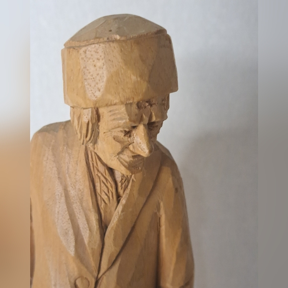 Vintage Caron Hand Carved Peasant Woman Figurine. - Picture 5 of 14